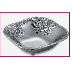 ARTHUR COURT GRAPE LEAF PATTERN BOWL NEVER USED